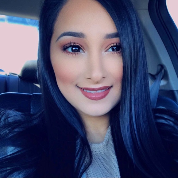 Meet your Posher, Daniela - Picture 1 of 1